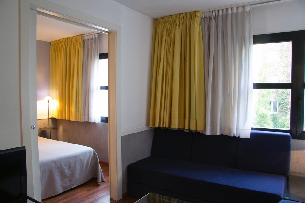 ברצלונה Apartamentos Descartes מראה חיצוני תמונה