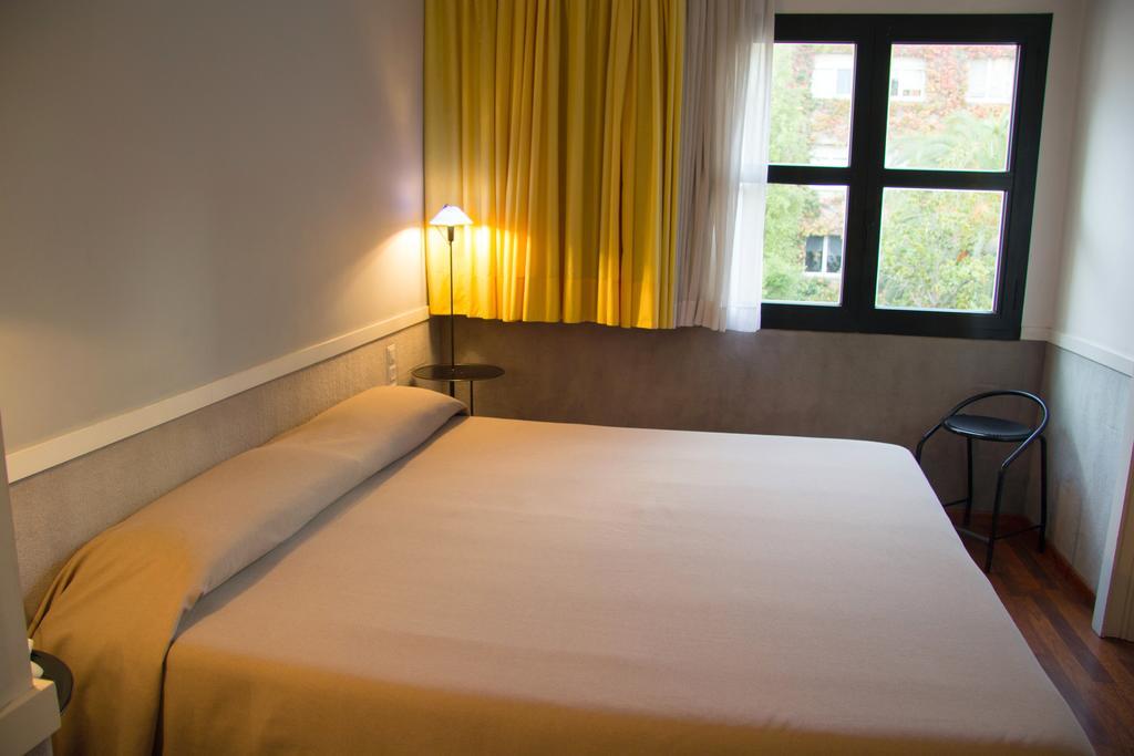 ברצלונה Apartamentos Descartes מראה חיצוני תמונה