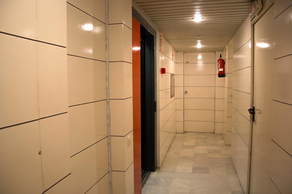 ברצלונה Apartamentos Descartes מראה חיצוני תמונה